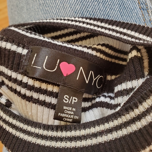 Striped Crop Top - Picture 4 of 6